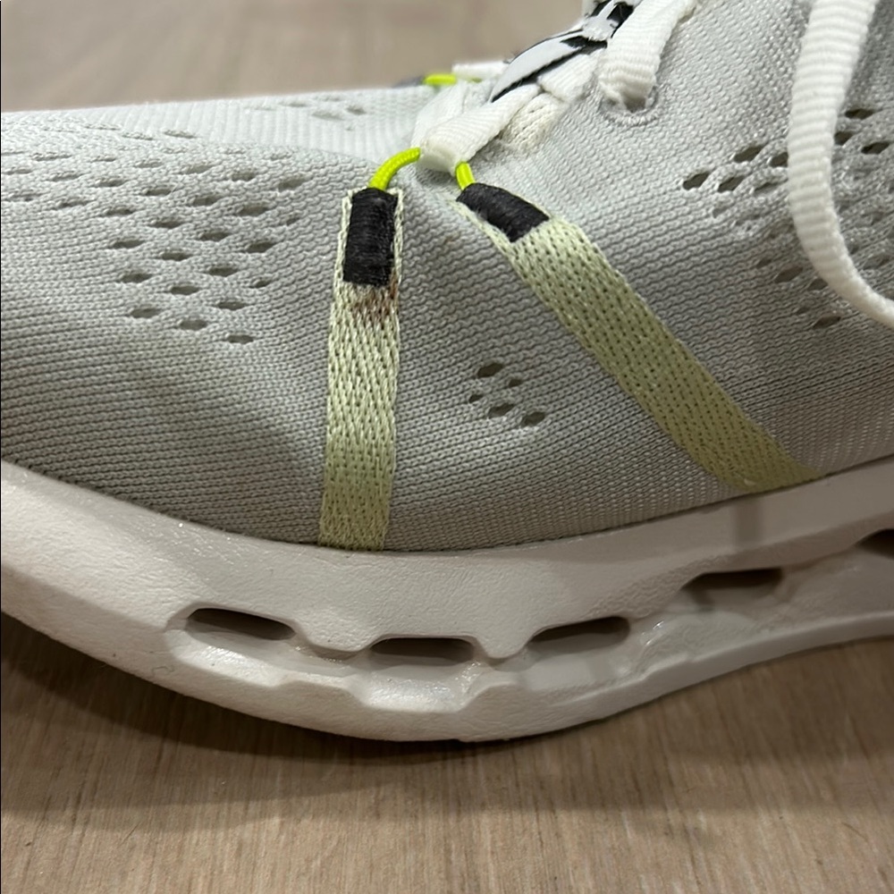 ON Running Athletic Shoes - Picture 7 of 9